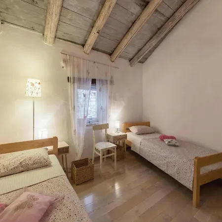 Three-bedroom Holiday In Vikendica *