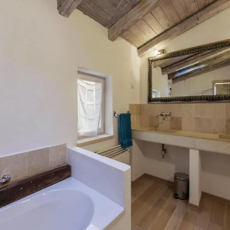 Three-bedroom Holiday In Vikendica *